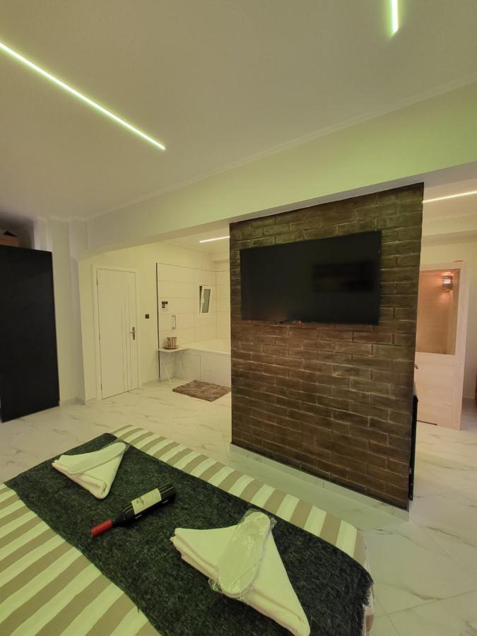 Romantic Deluxe Svite Wise Jacuzzi And Sauna Ateny Zewnętrze zdjęcie