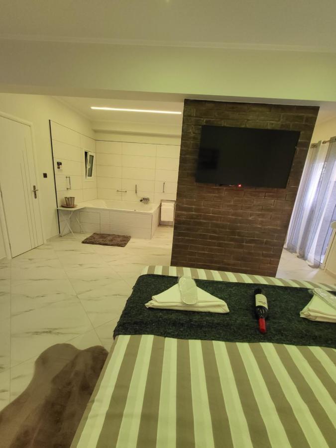 Romantic Deluxe Svite Wise Jacuzzi And Sauna Ateny Zewnętrze zdjęcie