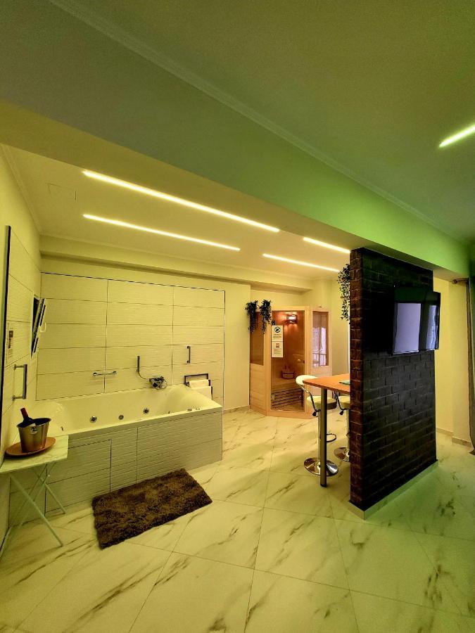 Romantic Deluxe Svite Wise Jacuzzi And Sauna Ateny Zewnętrze zdjęcie
