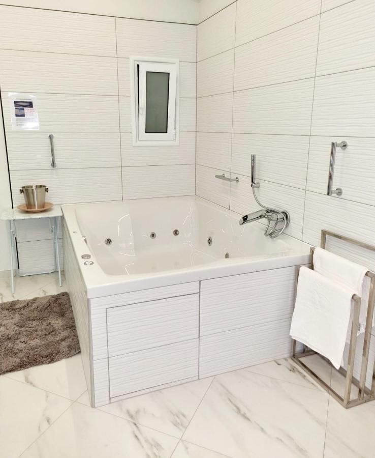 Romantic Deluxe Svite Wise Jacuzzi And Sauna Ateny Zewnętrze zdjęcie