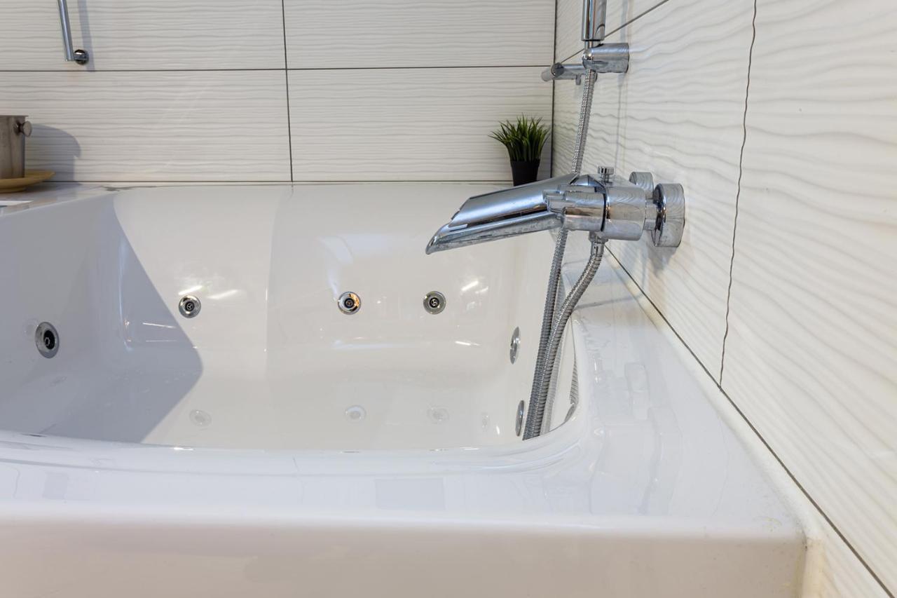 Romantic Deluxe Svite Wise Jacuzzi And Sauna Ateny Zewnętrze zdjęcie